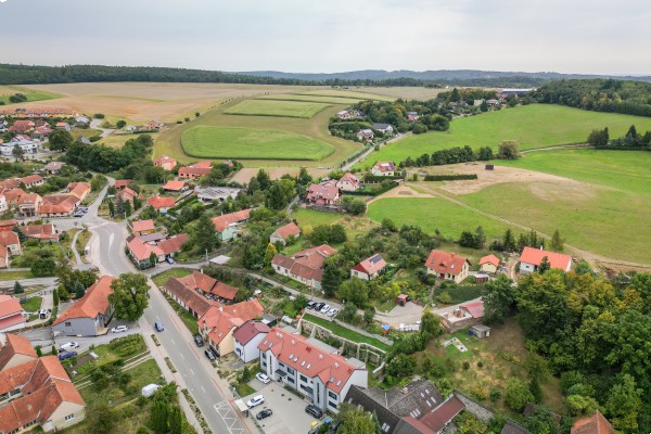 RODINNÝ DŮM SE ZAHRADOU V BŘEZINĚ U KŘTIN