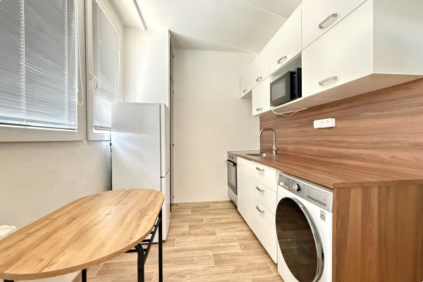 Pronájem bytu 1+1 s balkonem, Brno – Lesná, ul. Fillova