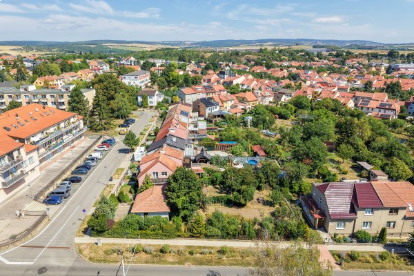 STAVEBNÍ POZEMEK 441 M² VE ŠLAPANICÍCH U BRNA