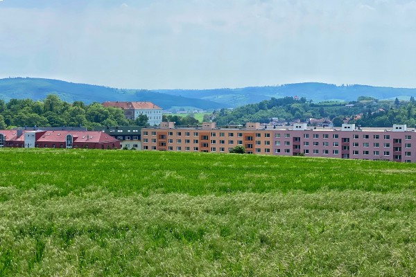 POZEMEK V ROSICÍCH