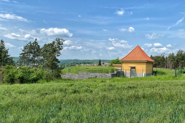 POZEMEK V ROSICÍCH